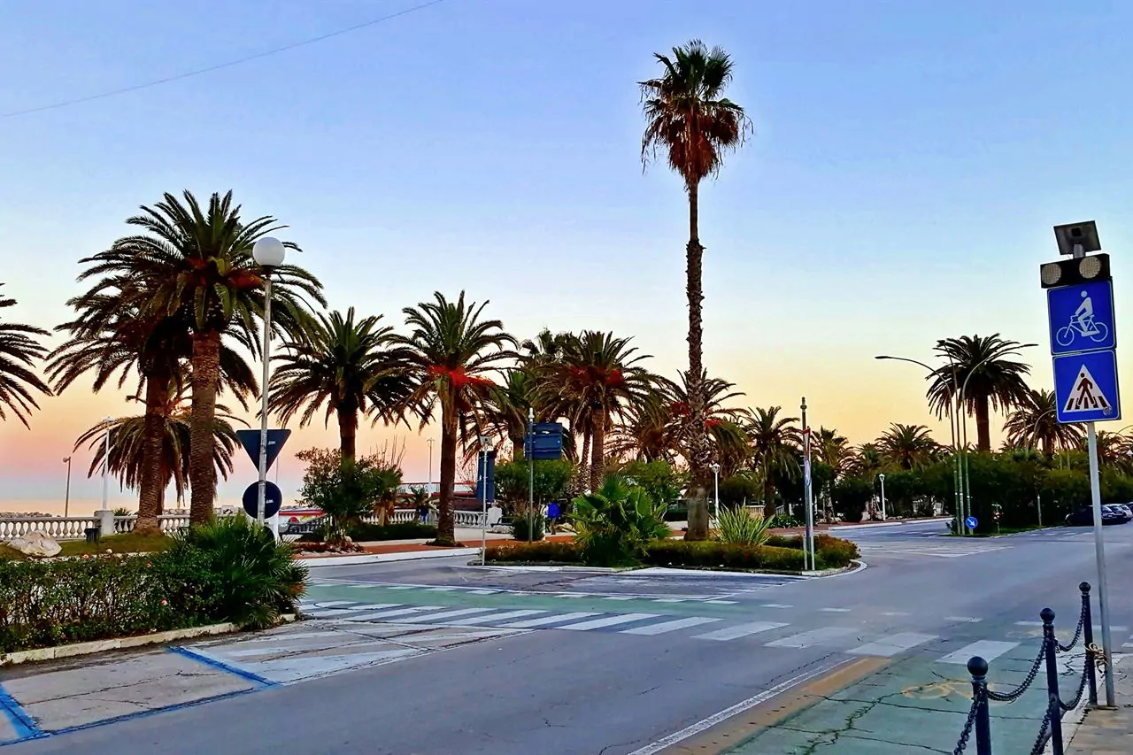 Il lungomare di San Benedetto del Tronto, con le palme e la pista ciclabile